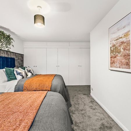 Elegant Retreat In Cheltenham - Garden & Parking Included Exteriör bild