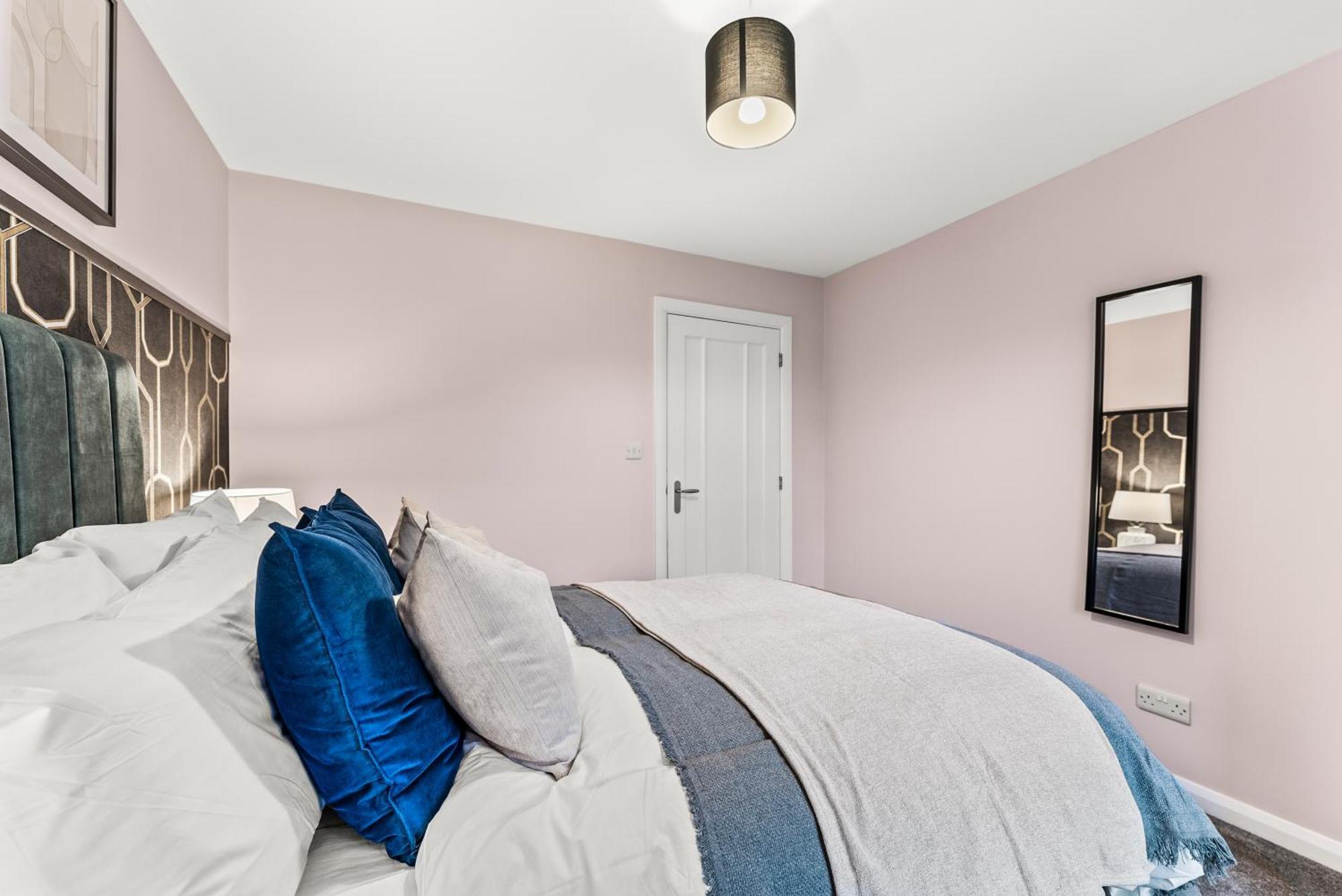 Elegant Retreat In Cheltenham - Garden & Parking Included Exteriör bild