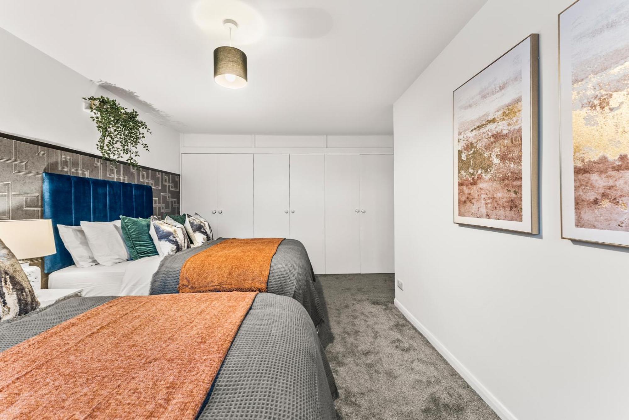 Elegant Retreat In Cheltenham - Garden & Parking Included Exteriör bild