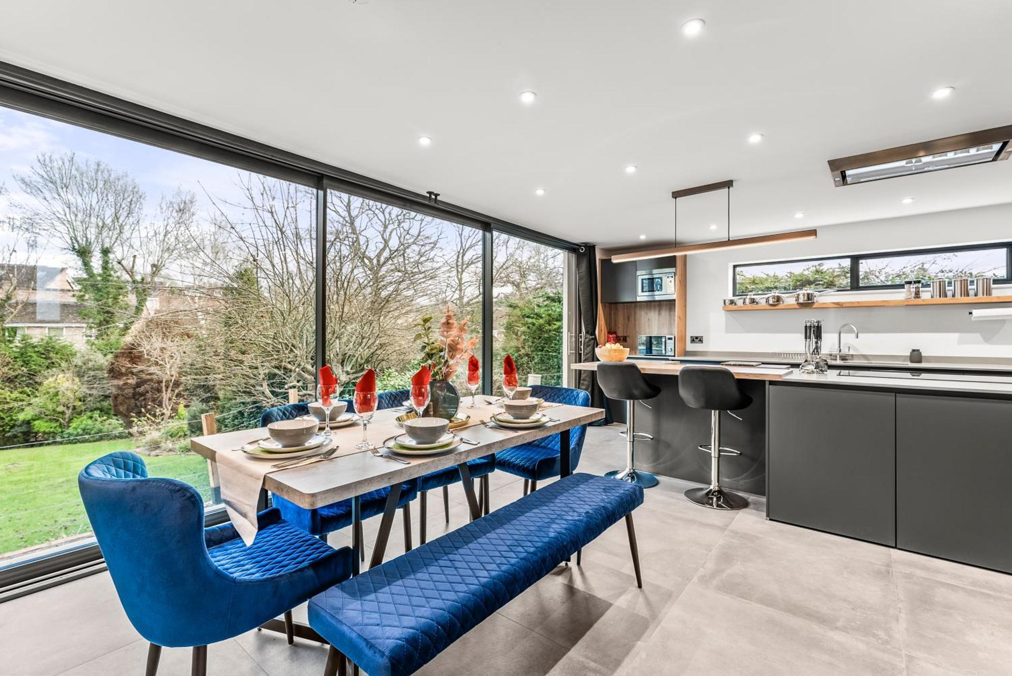 Elegant Retreat In Cheltenham - Garden & Parking Included Exteriör bild