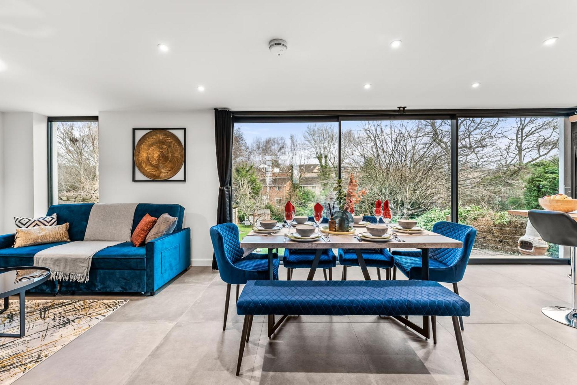Elegant Retreat In Cheltenham - Garden & Parking Included Exteriör bild