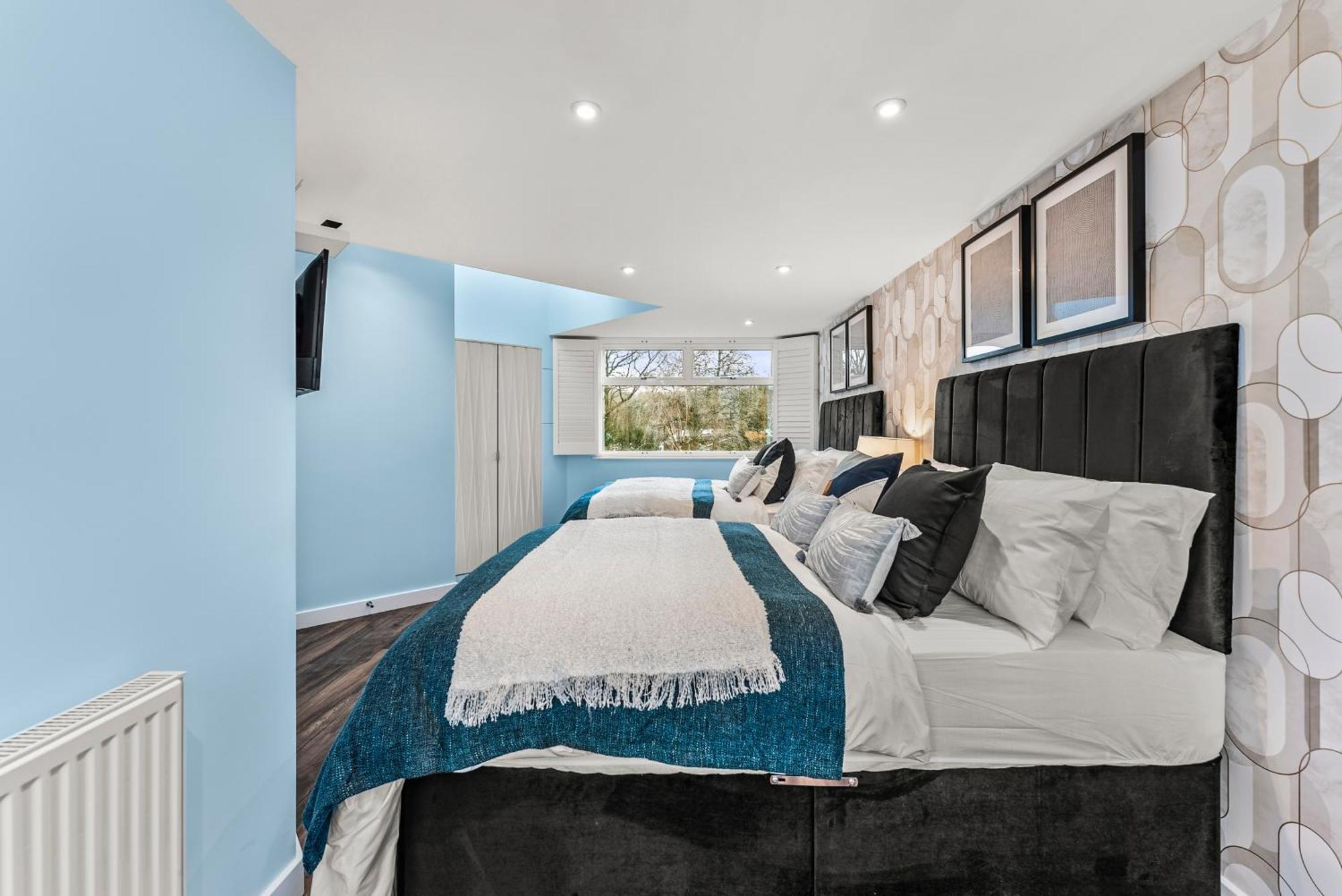 Elegant Retreat In Cheltenham - Garden & Parking Included Exteriör bild