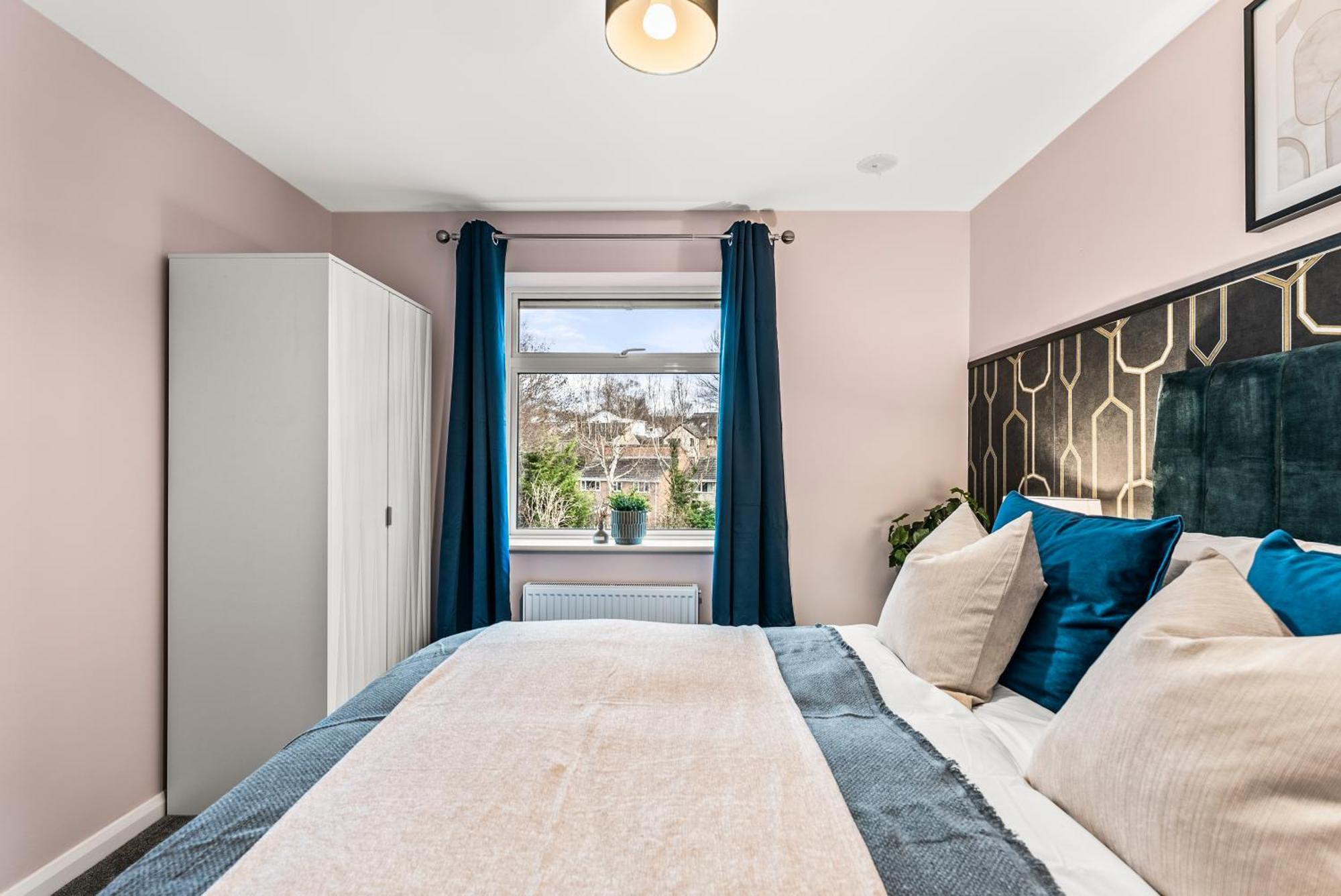 Elegant Retreat In Cheltenham - Garden & Parking Included Exteriör bild