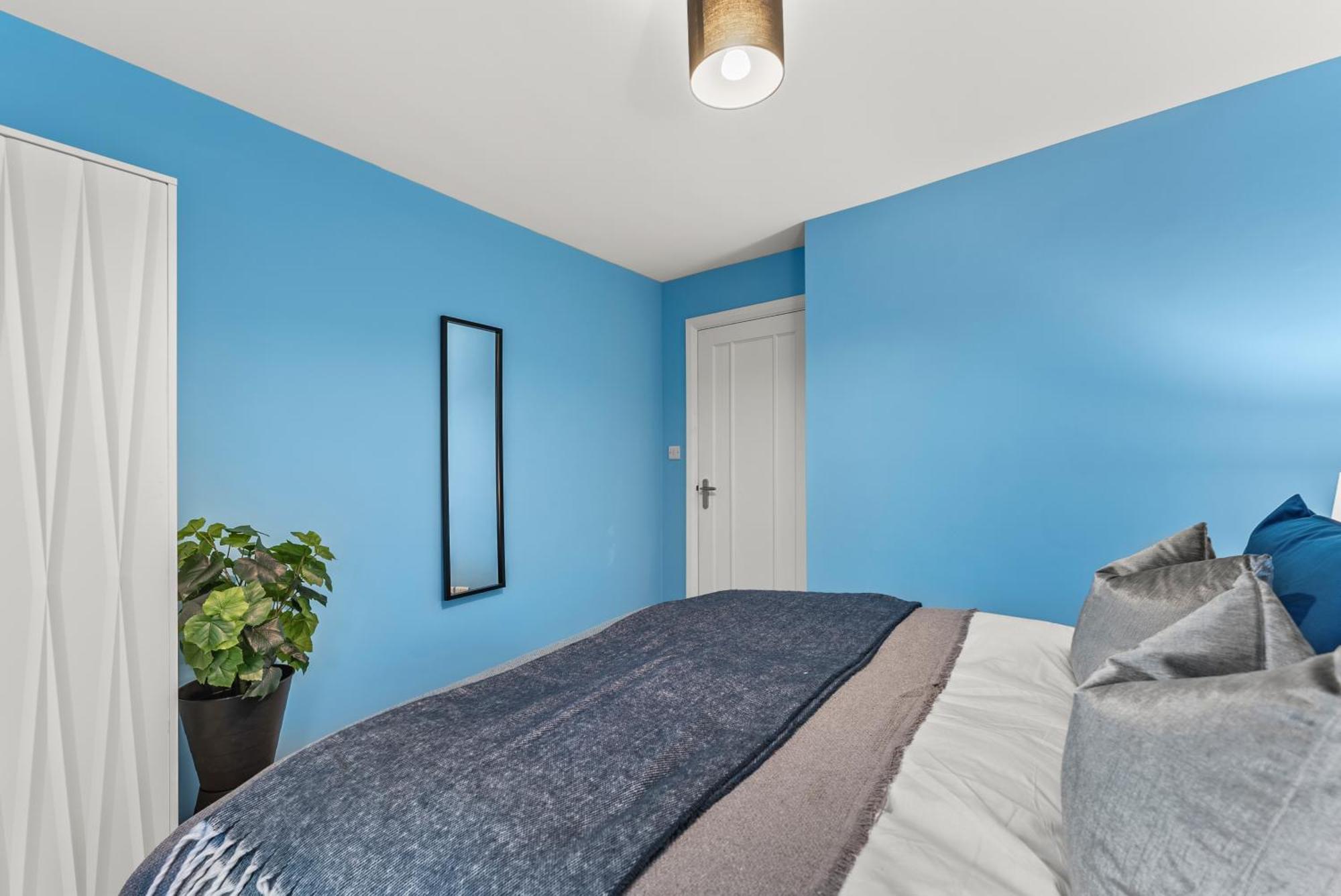 Elegant Retreat In Cheltenham - Garden & Parking Included Exteriör bild