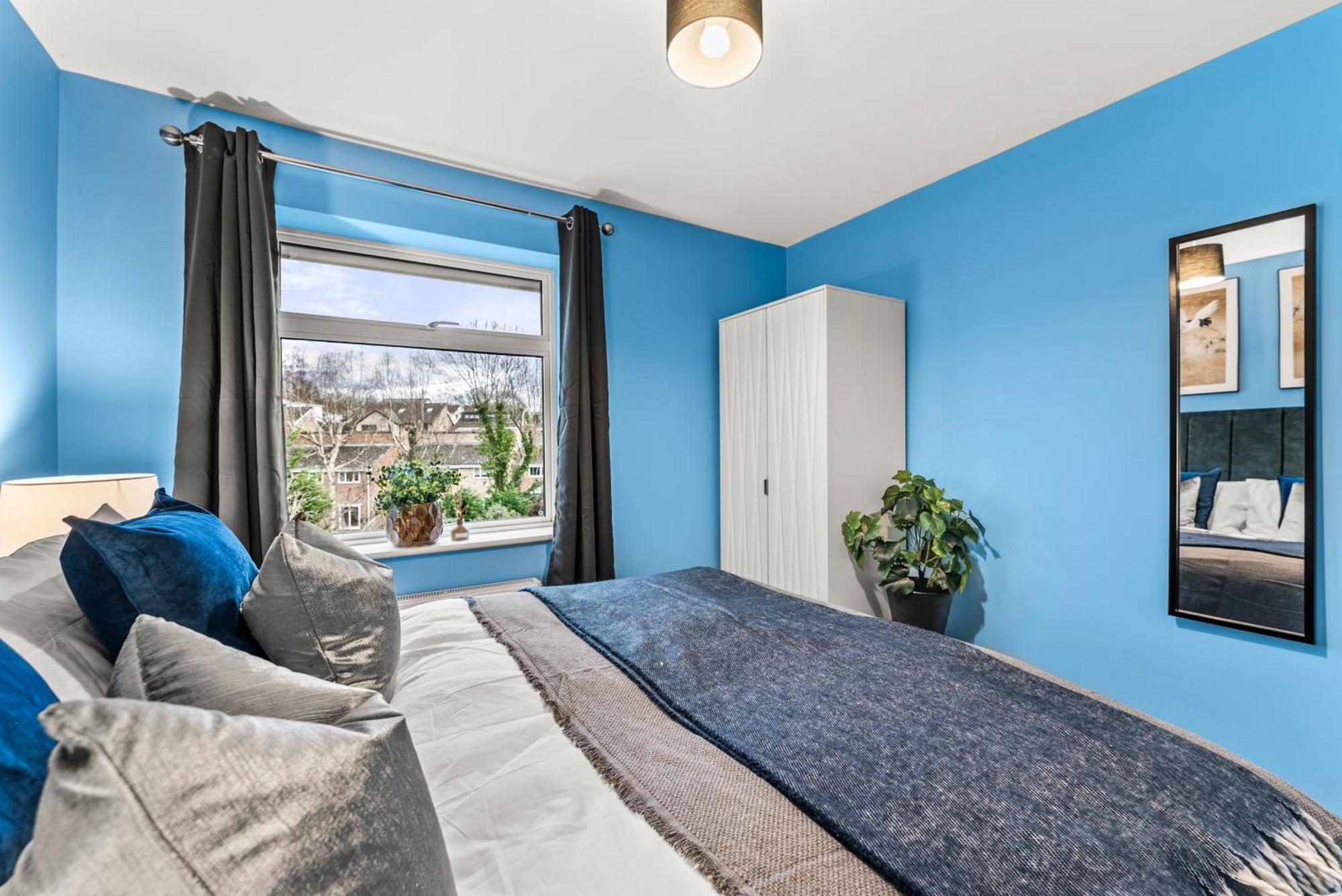 Elegant Retreat In Cheltenham - Garden & Parking Included Exteriör bild