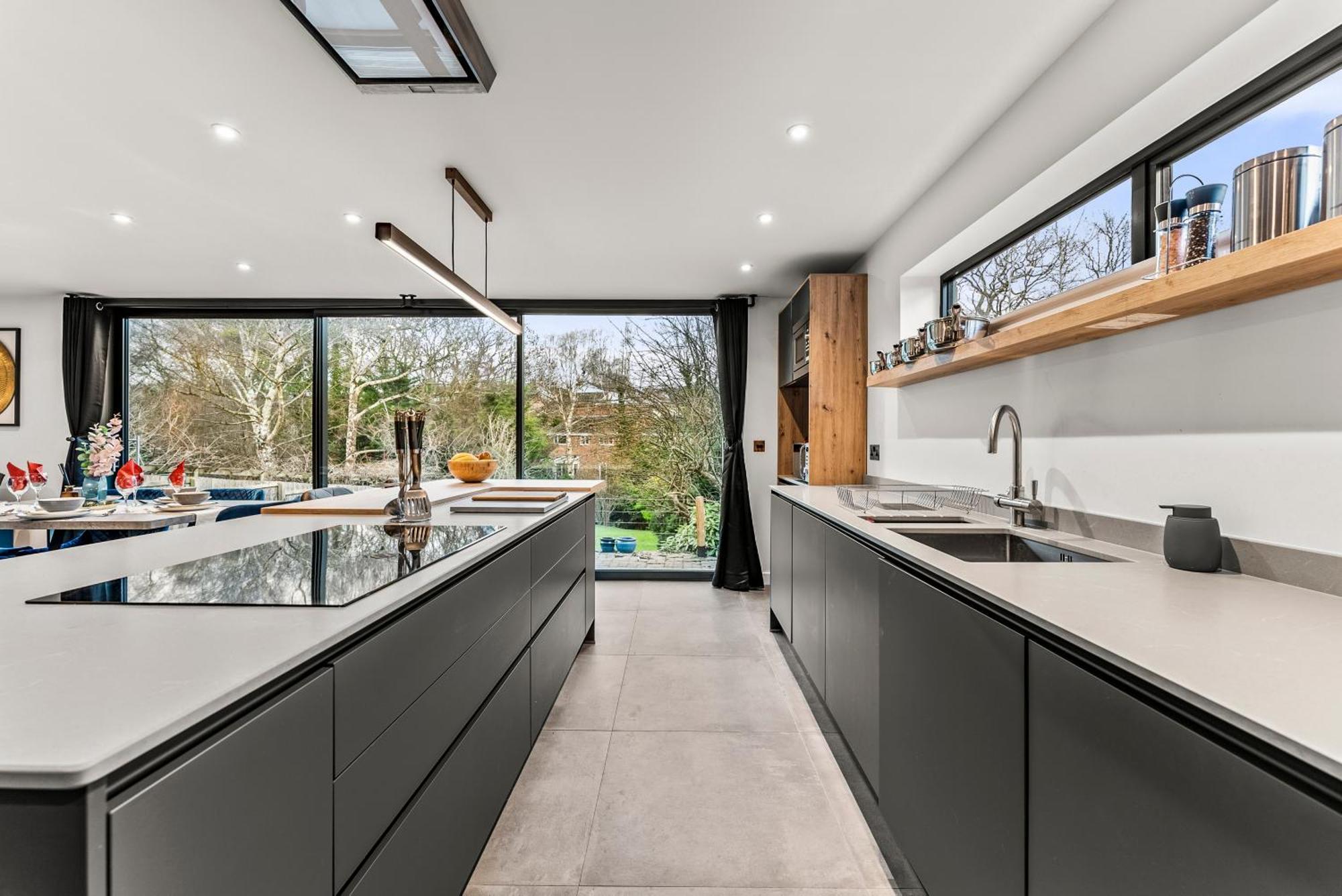 Elegant Retreat In Cheltenham - Garden & Parking Included Exteriör bild