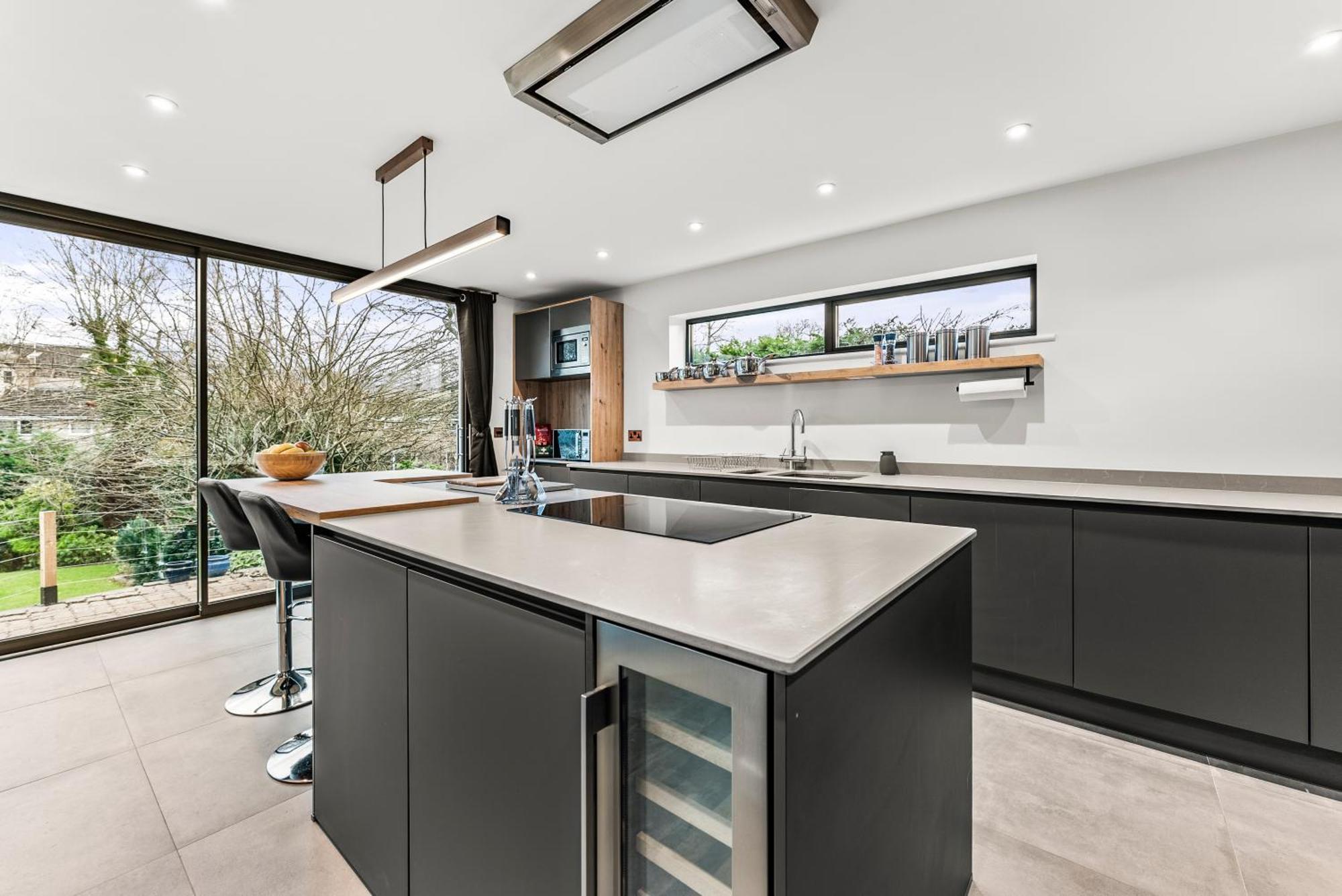 Elegant Retreat In Cheltenham - Garden & Parking Included Exteriör bild
