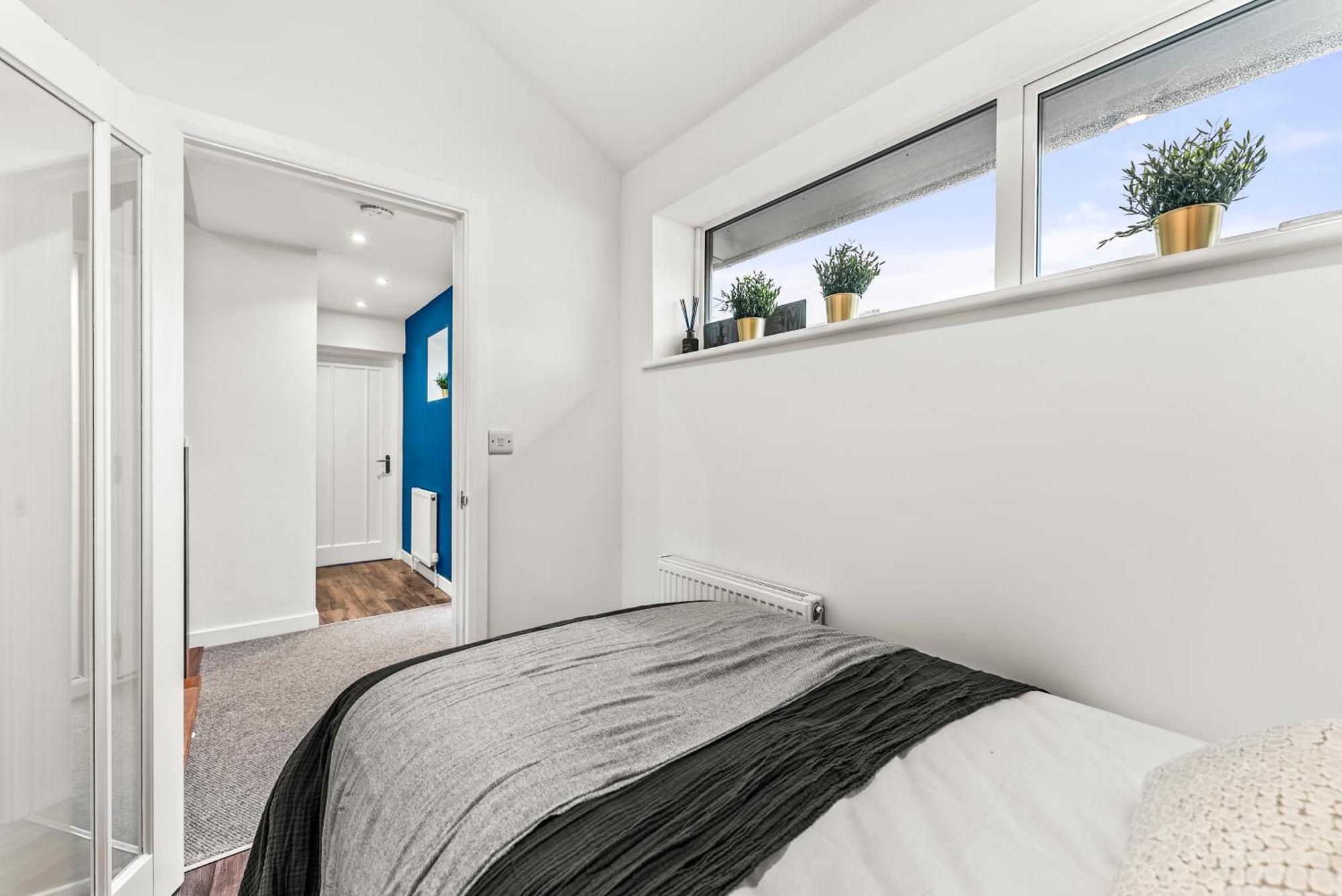 Elegant Retreat In Cheltenham - Garden & Parking Included Exteriör bild