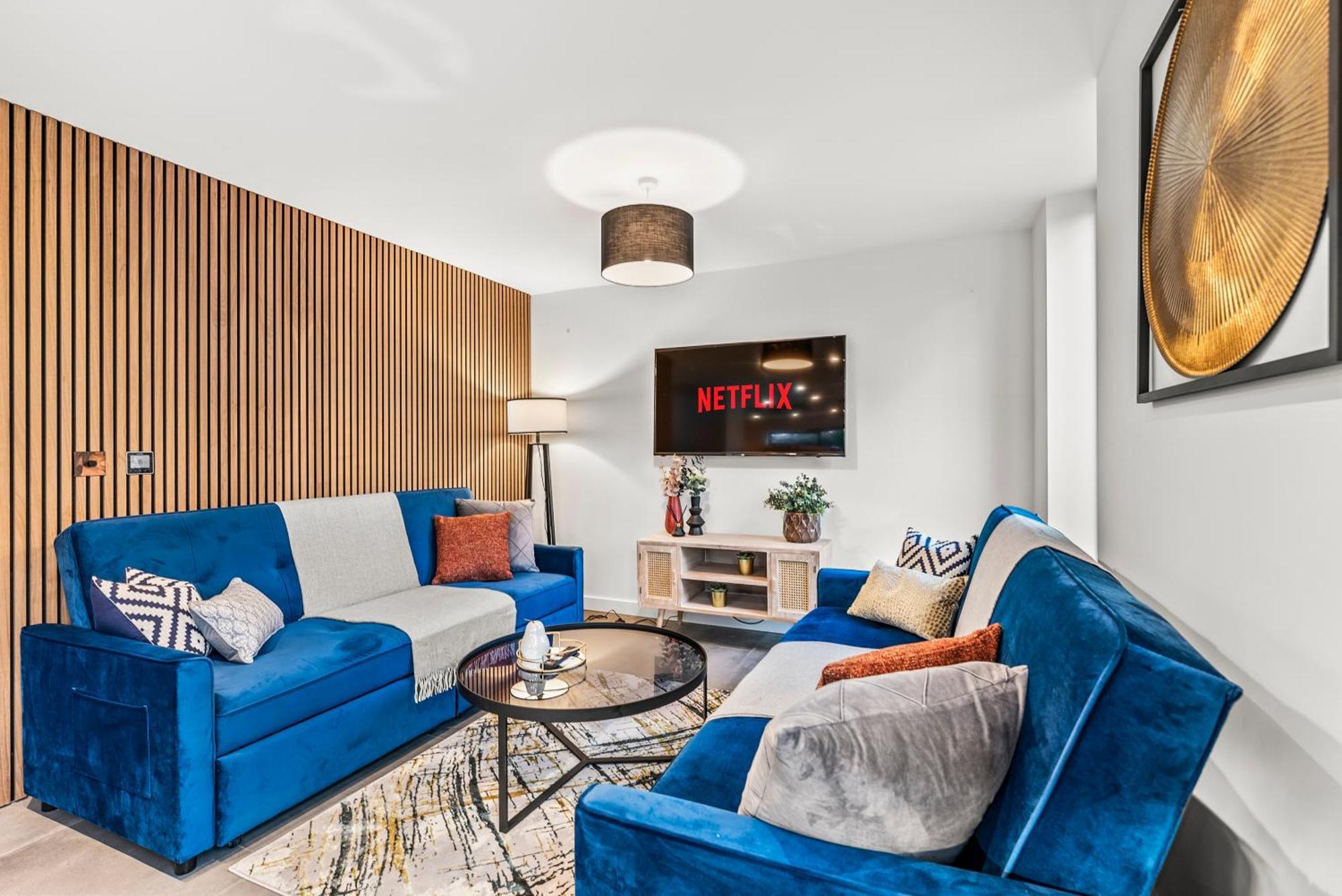 Elegant Retreat In Cheltenham - Garden & Parking Included Exteriör bild